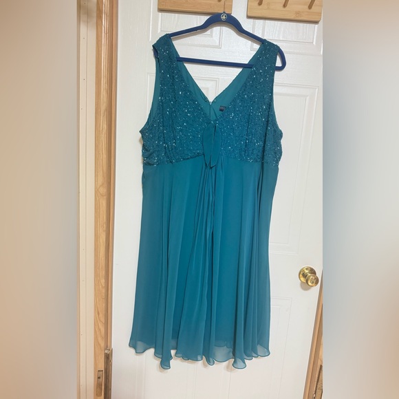 Bella Blue Plus Sz 24W Teal Dress W/Beaded Bodice VGUC😊😊 - Picture 1 of 11